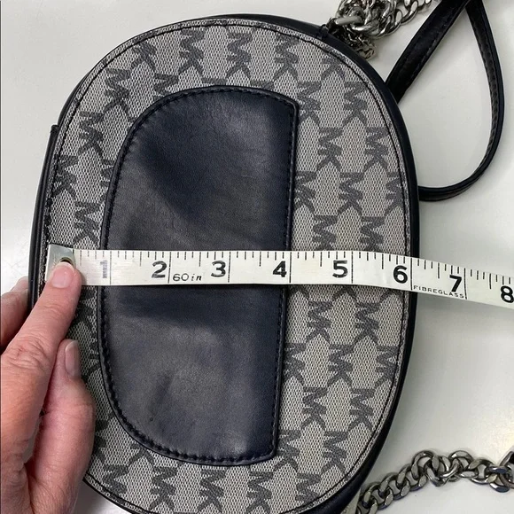 Michael Kors Ginny Medium Messenger Crossbody MK Signature Bag 30H6TGNM2V Black‎